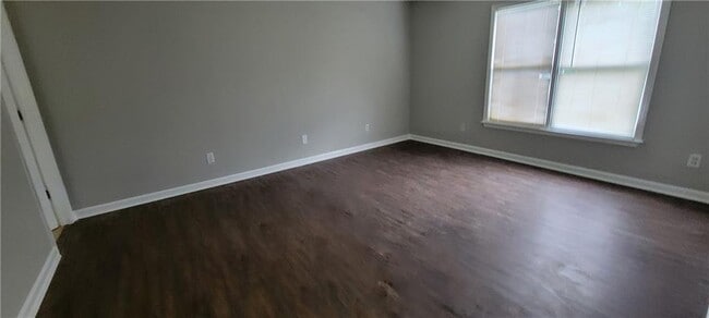 Building Photo - 618 8 Point Ct