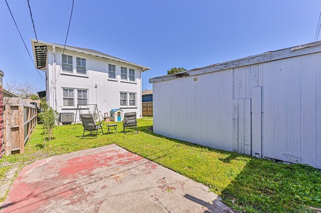 Building Photo - 3519 Avenue R 1/2