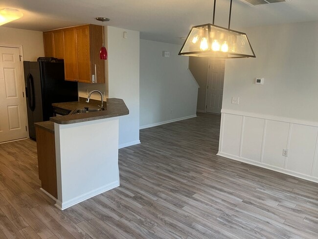 Building Photo - **Quaint 4/2.5 in Raleigh**