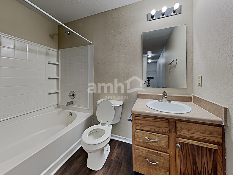 Building Photo - 10715 Inspiration Dr