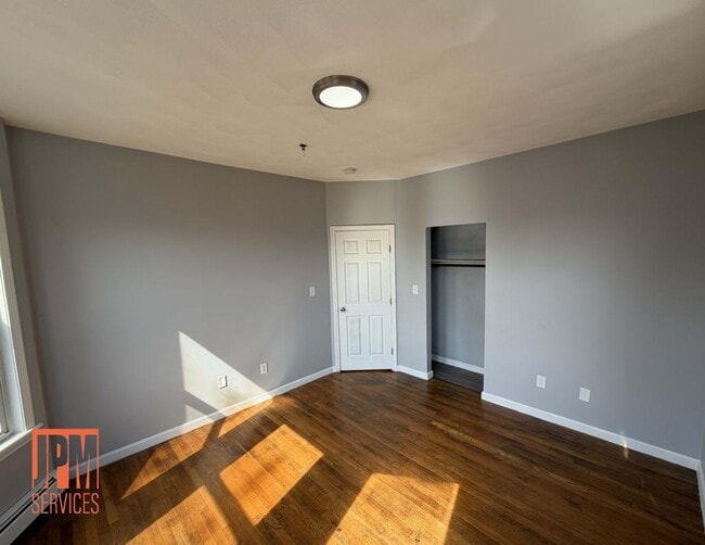 Building Photo - 10 Joyce St