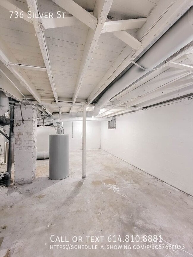 Building Photo - 736 Silver St