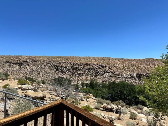 Building Photo - Paradise is the location of this home and ...