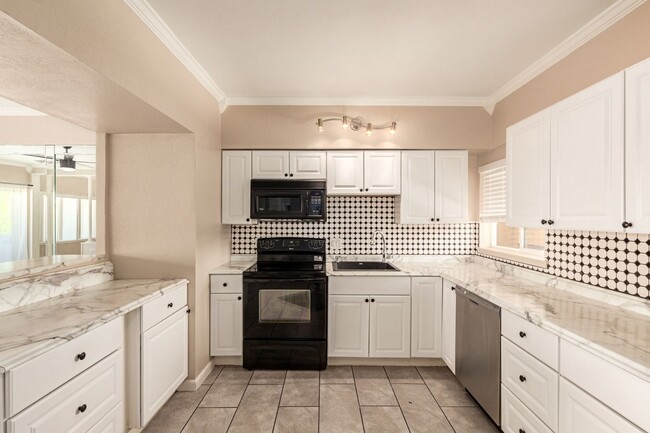 Building Photo - Renovated Urban Penthouse in Downtown Phoe...