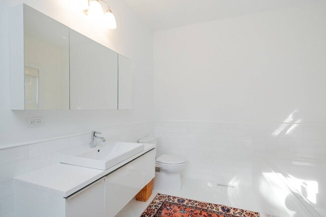 Building Photo - 15 S Hill St