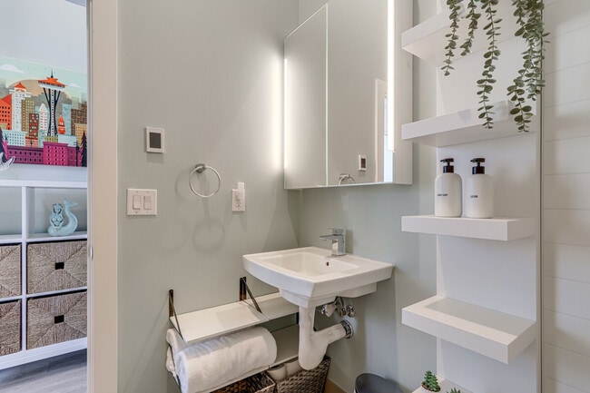 Building Photo - 3821 34th Ave W