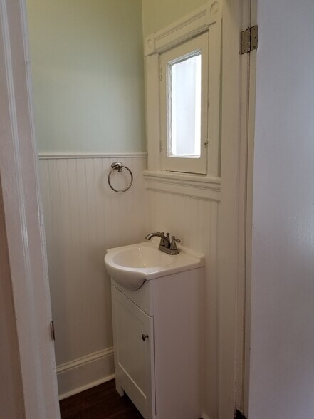 Half Bath - 4541 Manayunk Ave