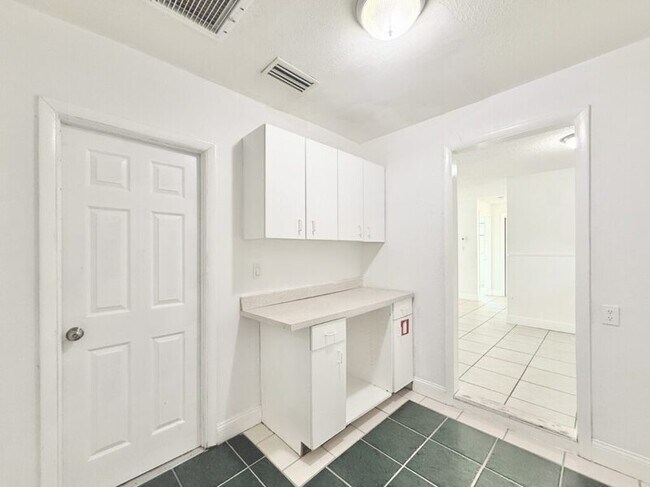 Building Photo - 2658 Sunny Breeze Ave