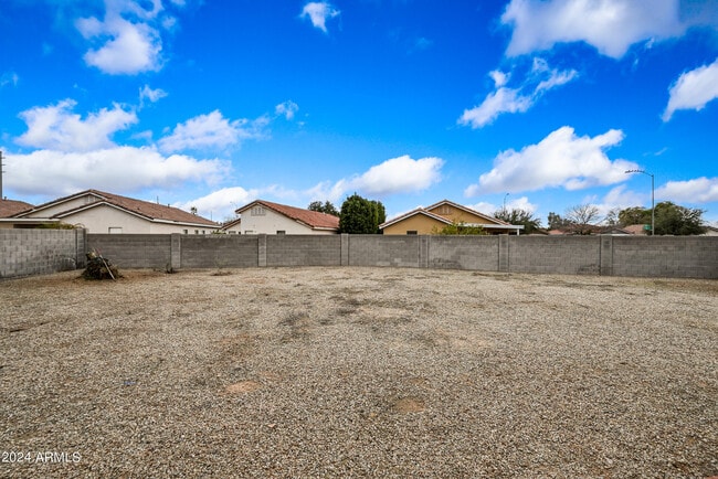 Building Photo - 1015 S Slater Cir