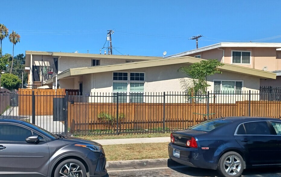Building Photo - 10211 Crenshaw Blvd