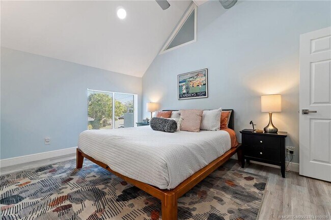 Building Photo - 310 SE Denver Ave