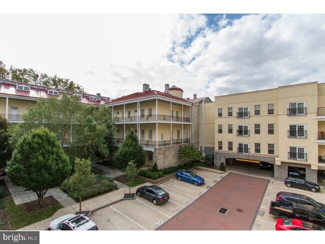 Building Photo - 500 Admirals Way
