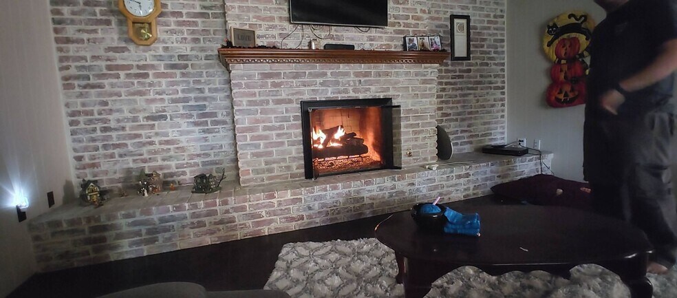 Building Photo - 1804 W Ave H