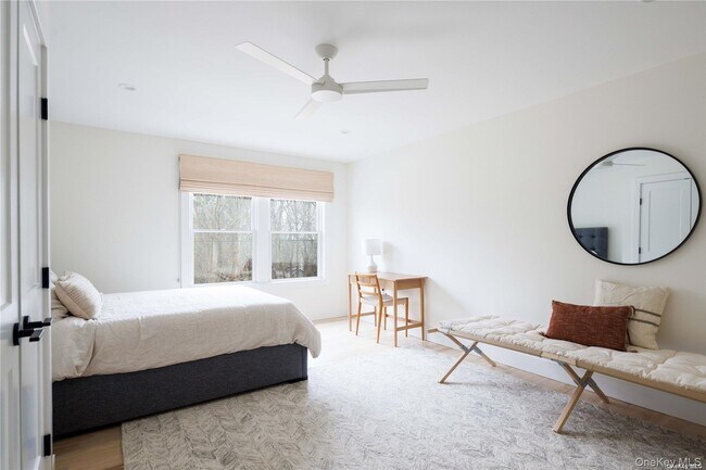 Building Photo - 1700 Cedar Dr