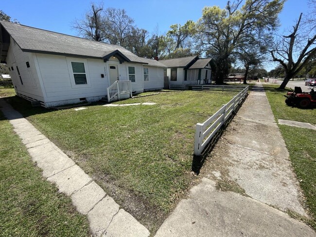 Building Photo - 2212 23rd Ave