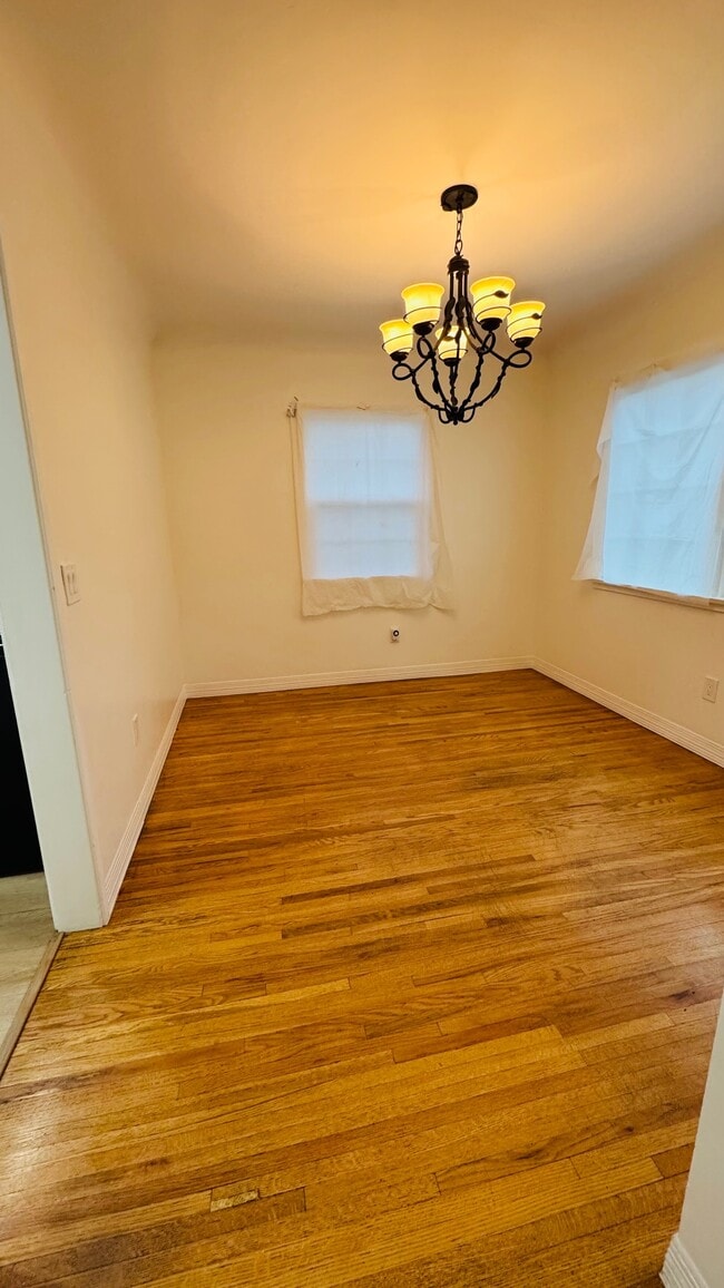 Building Photo - 613 E El Morado Ct