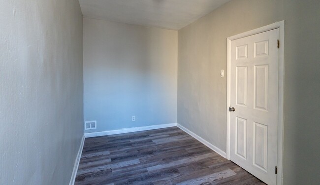 Building Photo - Newbold three bedroom