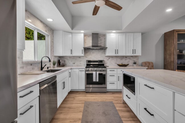Building Photo - 47760 Eisenhower Dr