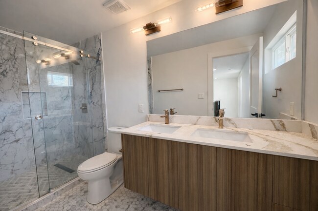 Building Photo - High-End New Construction Townhome Walk to UT!