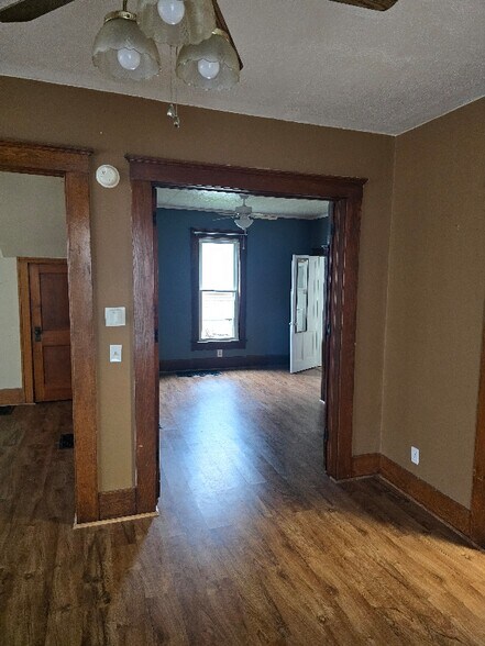 Building Photo - 308 W Maple St