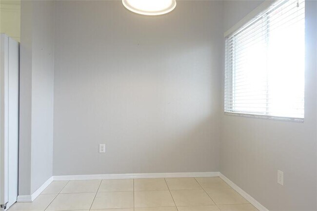 Building Photo - 7755 Yardley Dr