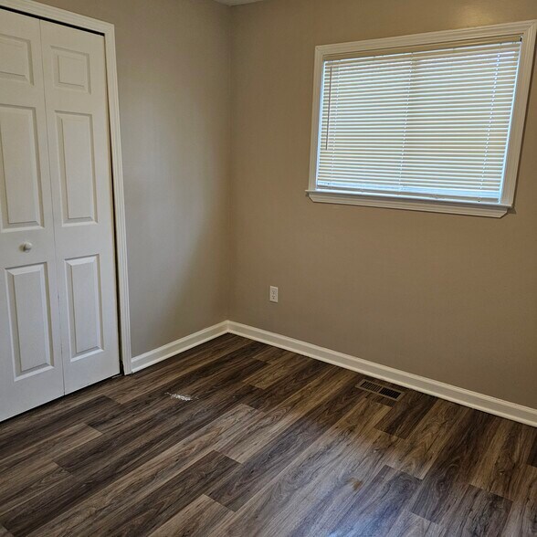 Building Photo - 2355 Briardale Ct