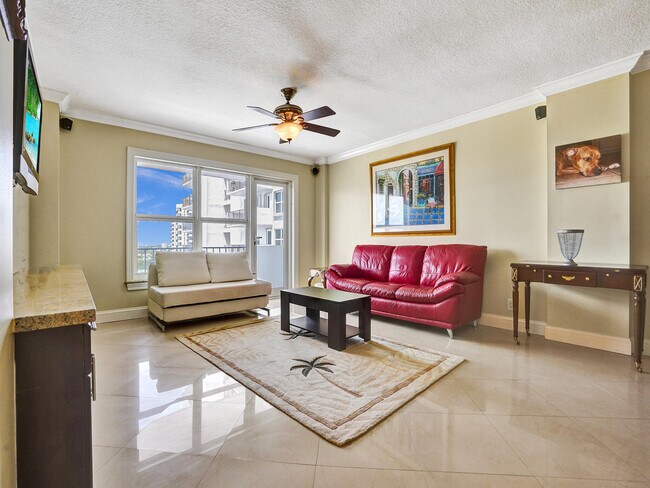 Building Photo - 405 N Ocean Blvd
