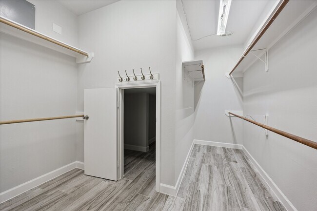 Building Photo - 3214 Trotwood Ln