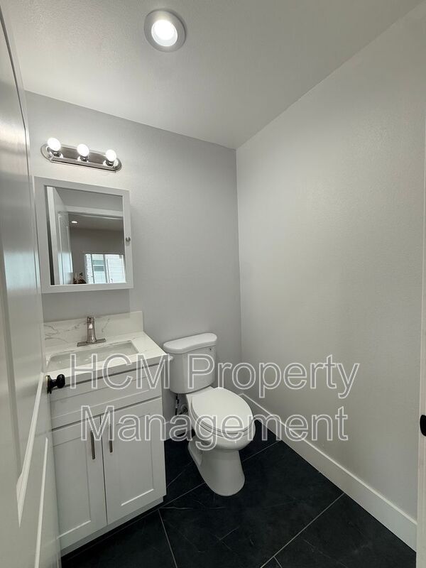 Building Photo - 5233 Bellflower Blvd