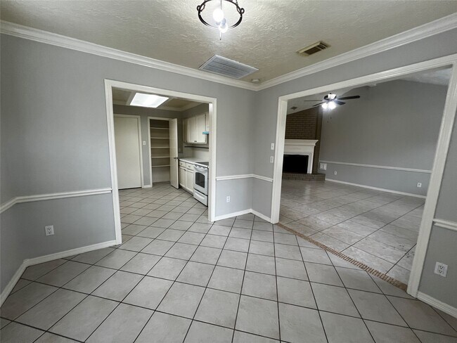 Building Photo - 18531 Lippizaner Dr