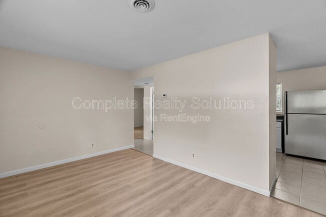 Building Photo - 10140 Earl Dr