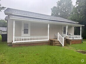 Building Photo - One bedroom, 1 bath duplex in Gibsonville