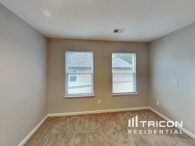 Building Photo - 5175 Howell Ct