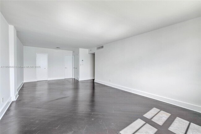 Building Photo - 5151 Collins Ave