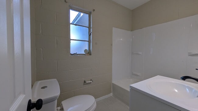 Building Photo - 103 New York Dr