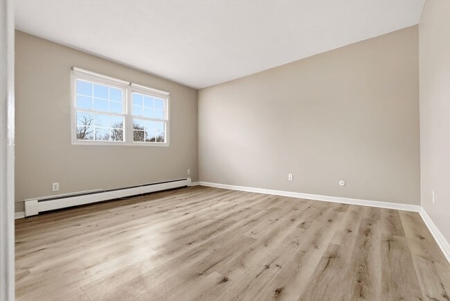 Building Photo - 6 Venice St