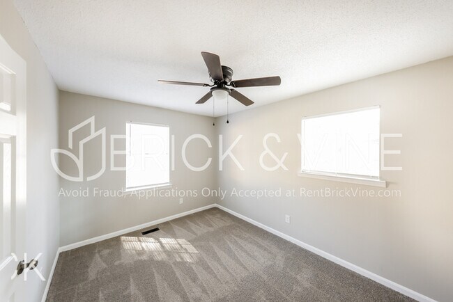 Building Photo - 400 S Highland Dr