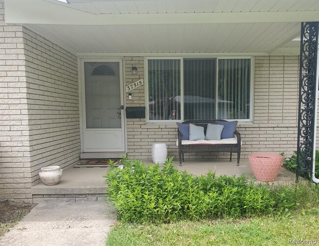 Building Photo - 37515 Agar Dr