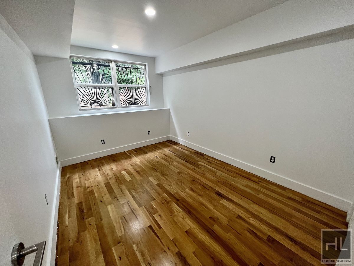 Building Photo - 2BR 1BA Townhouse Private Garden & In-Unit Laundry on Ocean Hill Bushwick Border