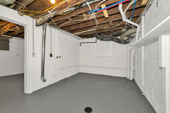 Building Photo - 3343 Carrollton Ave