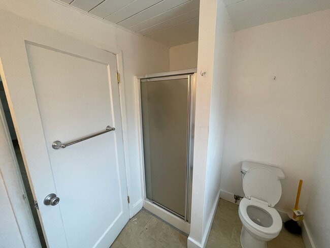 Building Photo - BraP01