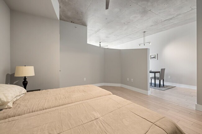 Building Photo - 777 N Ashley Dr