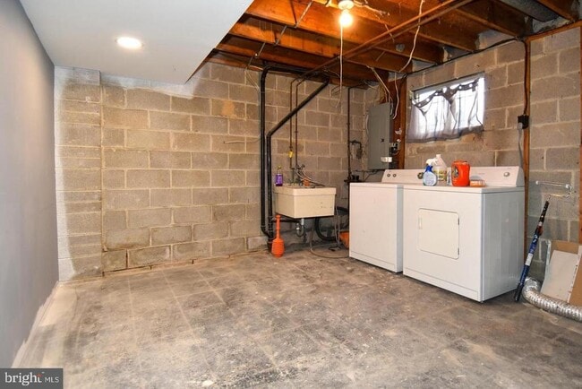 Building Photo - 918 Clovis Ave