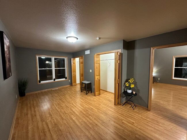 Building Photo - 3 Bed, 2 Bath Condo for Rent in Evansdale, Ia