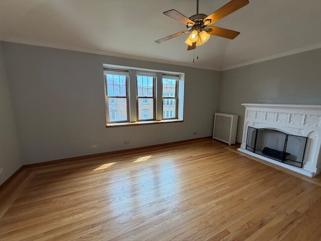Building Photo - 10913 S Longwood Dr