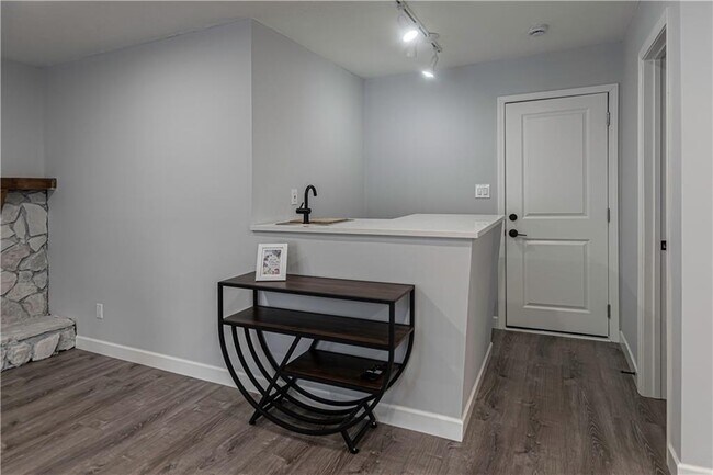 Building Photo - 986 Bramwell Ln