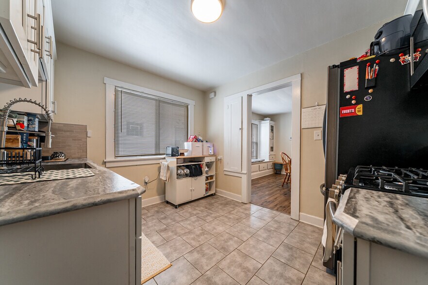 Building Photo - 2167 Carabel Ave