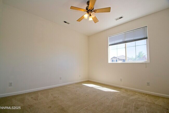 Building Photo - 3075 Roxbury Dr