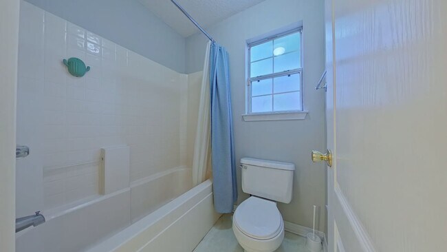 Building Photo - 113 Oakhill Ave
