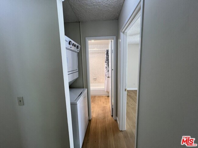 Building Photo - 28549 Conejo View Dr